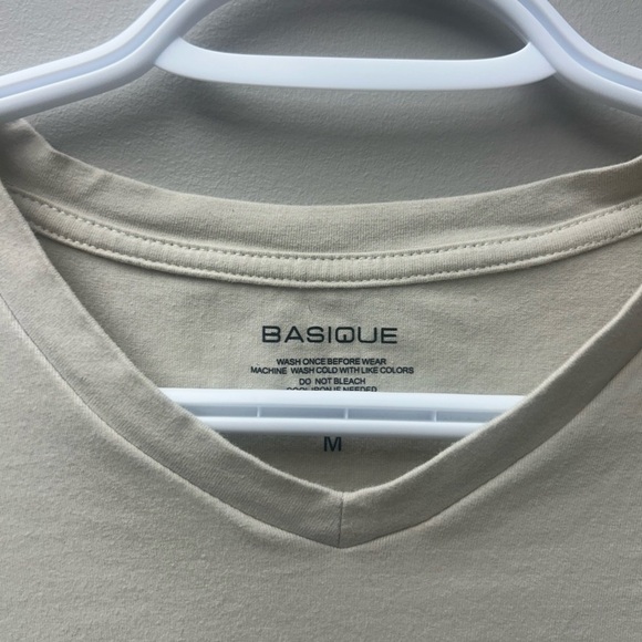 Basique Men’s Cream V Neck T Shirt - Picture 4 of 4